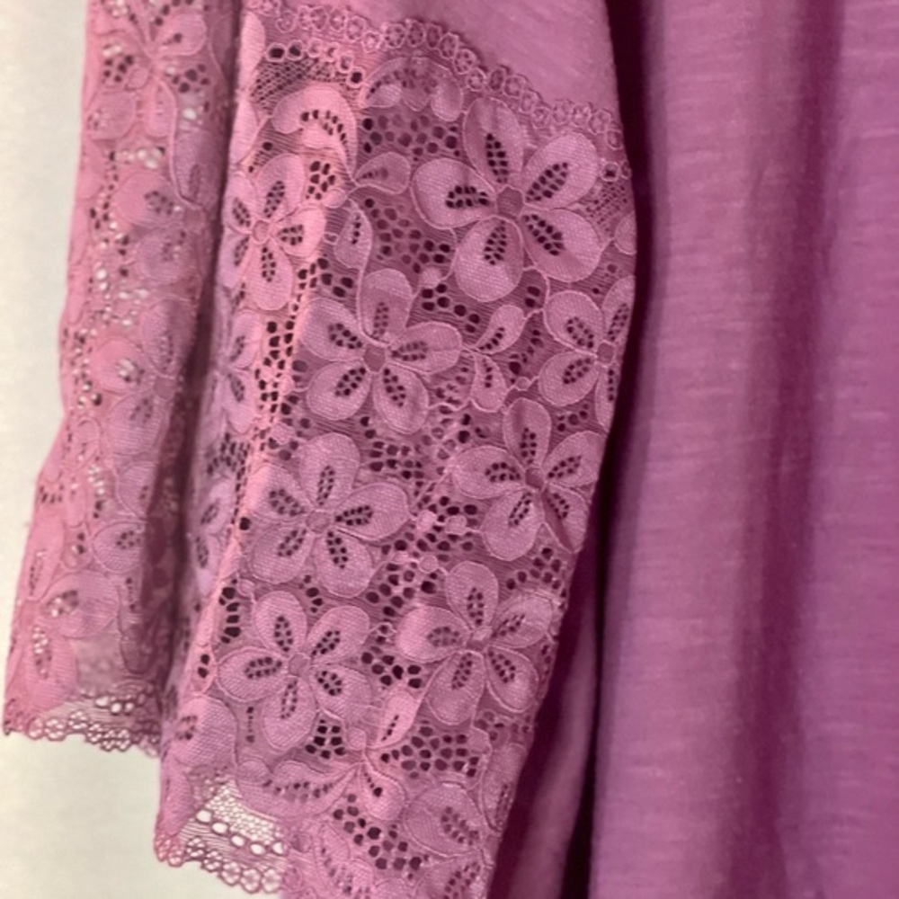 Roaman’s 2X purple lace detail button front top. 26/28 EUC Plus size - Picture 5 of 7